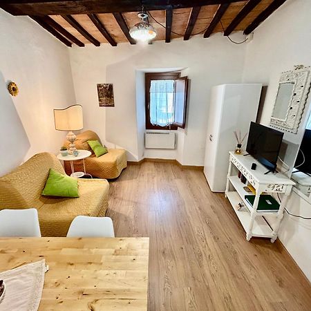 Red House Apartment Gubbio Exterior foto