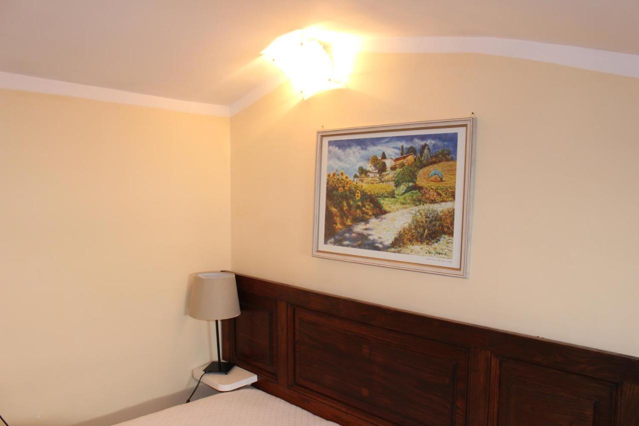 Red House Apartment Gubbio Exterior foto