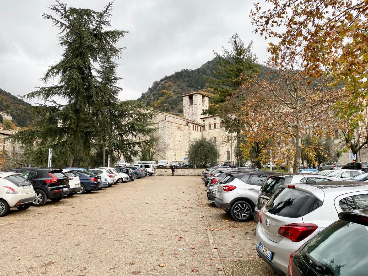 Red House Apartment Gubbio Exterior foto