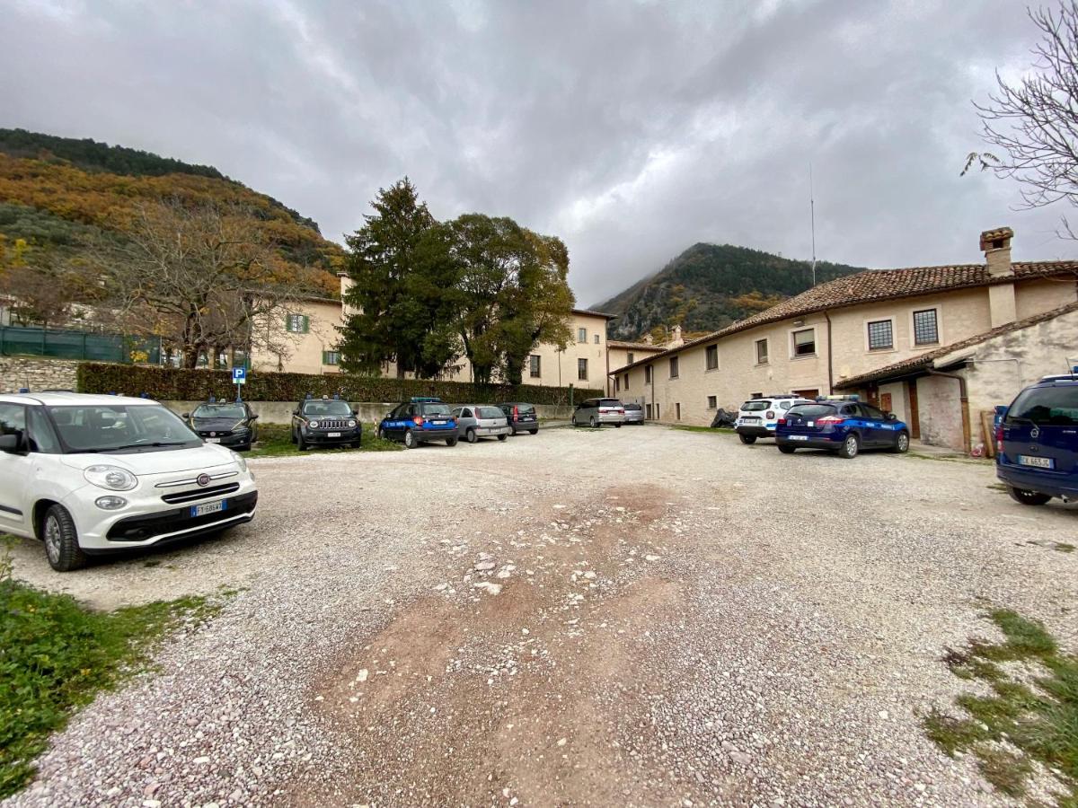 Red House Apartment Gubbio Exterior foto