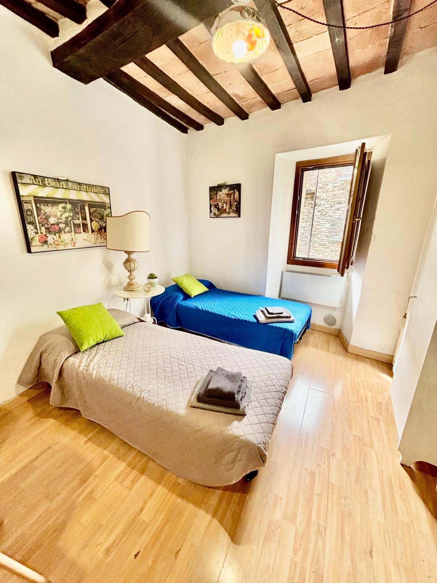 Red House Apartment Gubbio Exterior foto