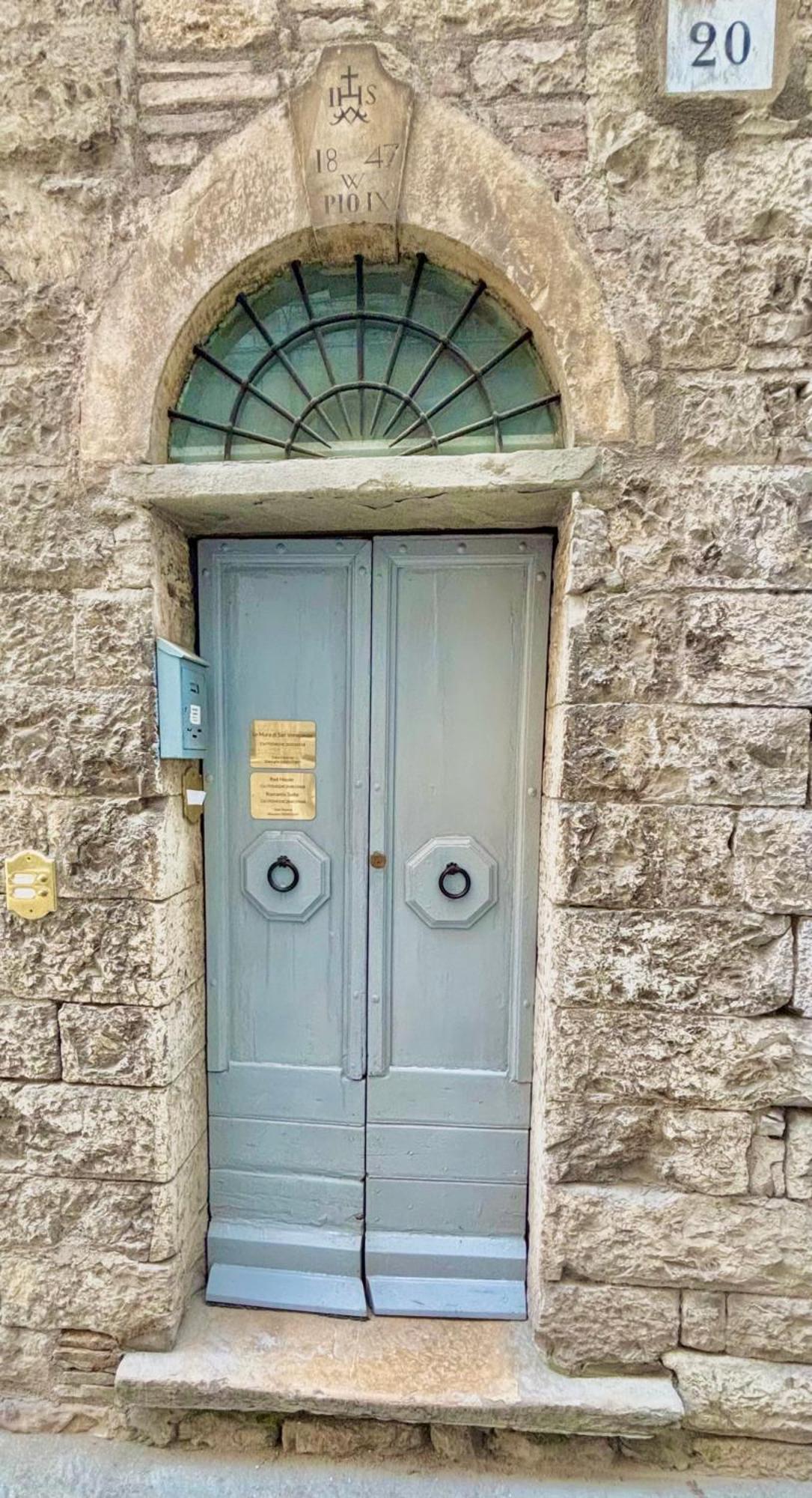 Red House Apartment Gubbio Exterior foto