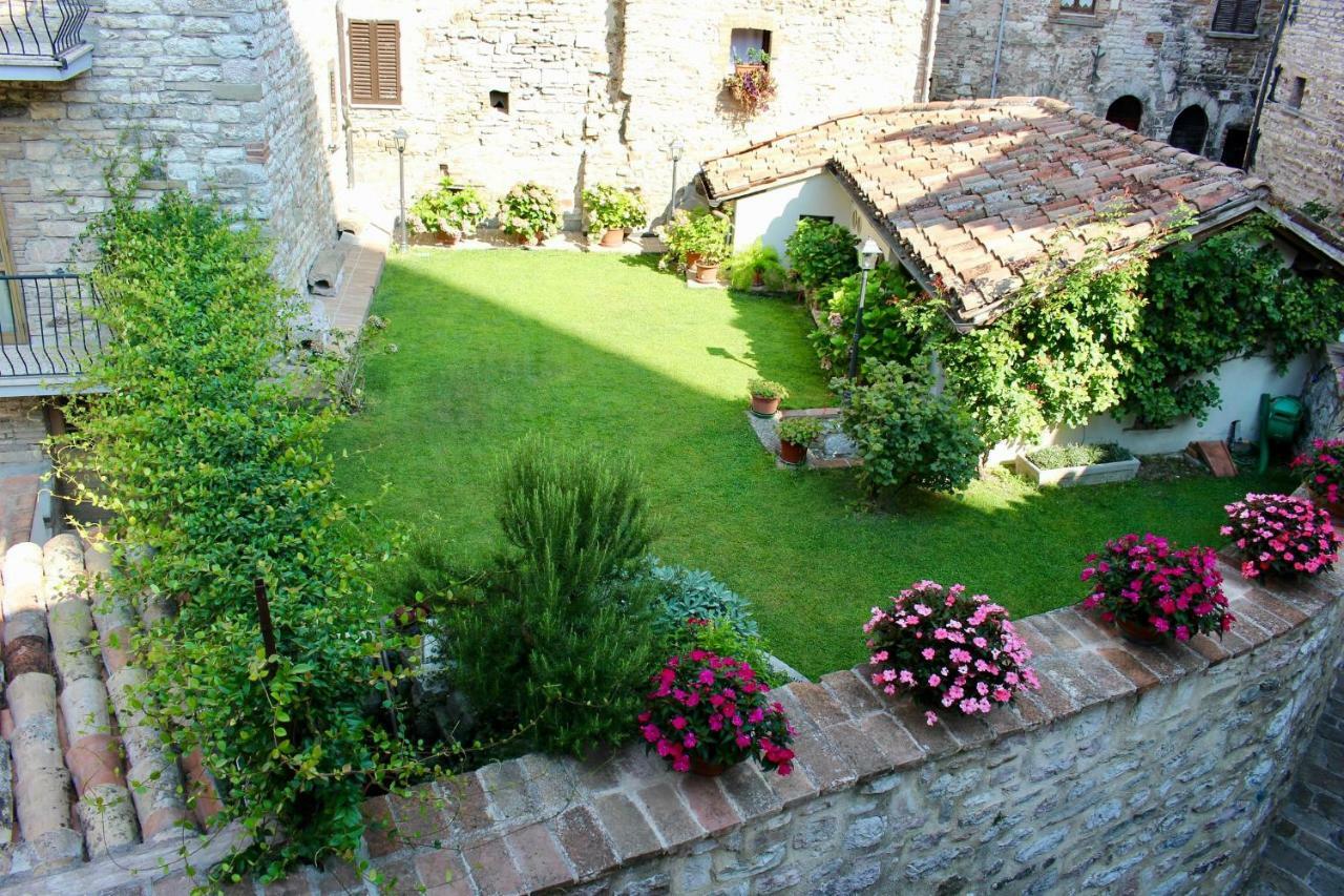 Red House Apartment Gubbio Exterior foto