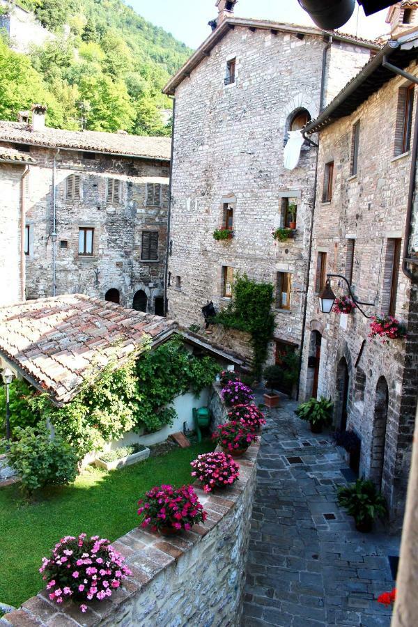 Red House Apartment Gubbio Exterior foto